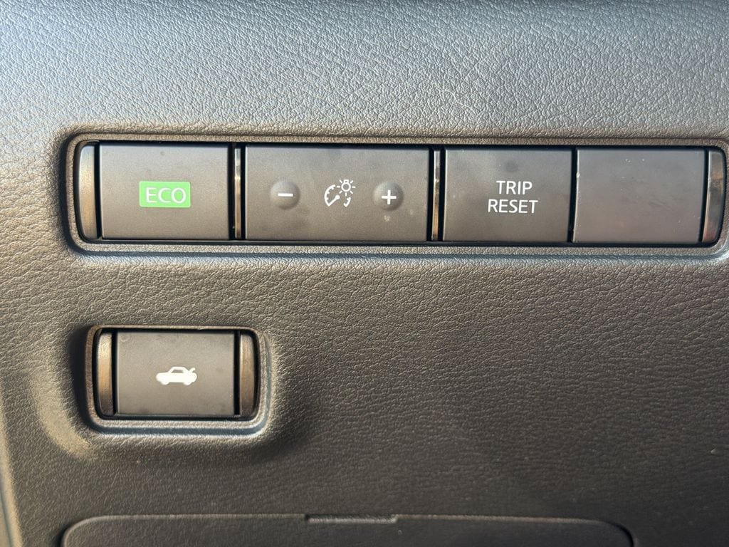 Used 2025 Nissan Sentra SV FWD image 24
