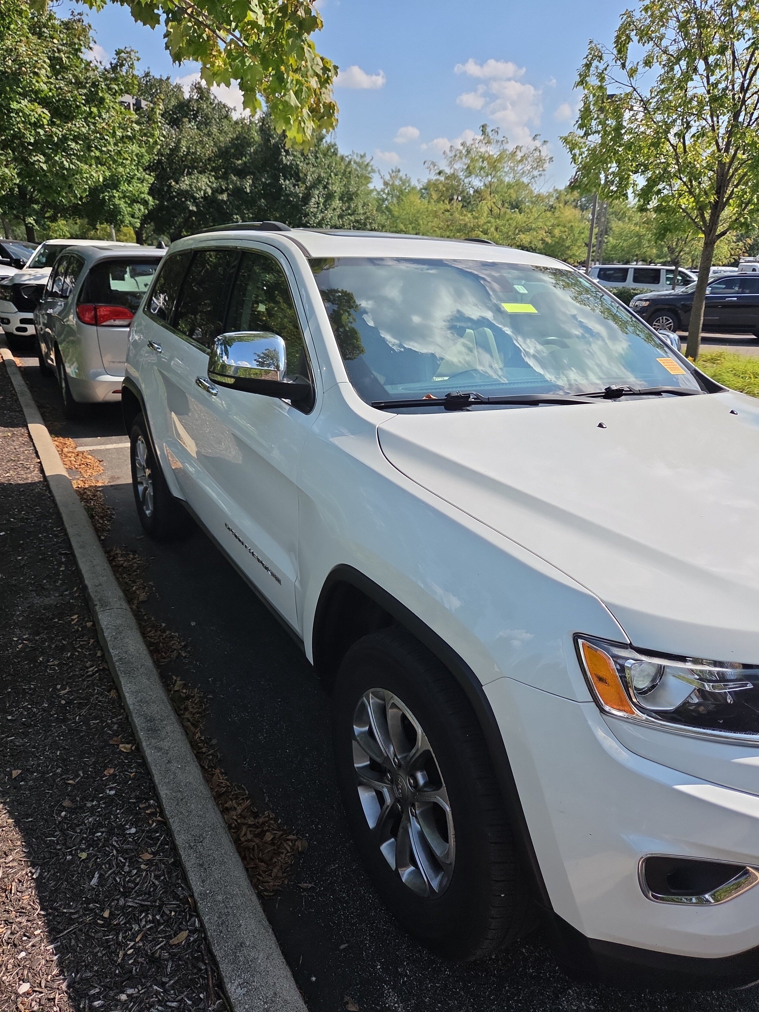 Used 2016 Jeep Grand Cherokee Limited AWD/4WD image 2