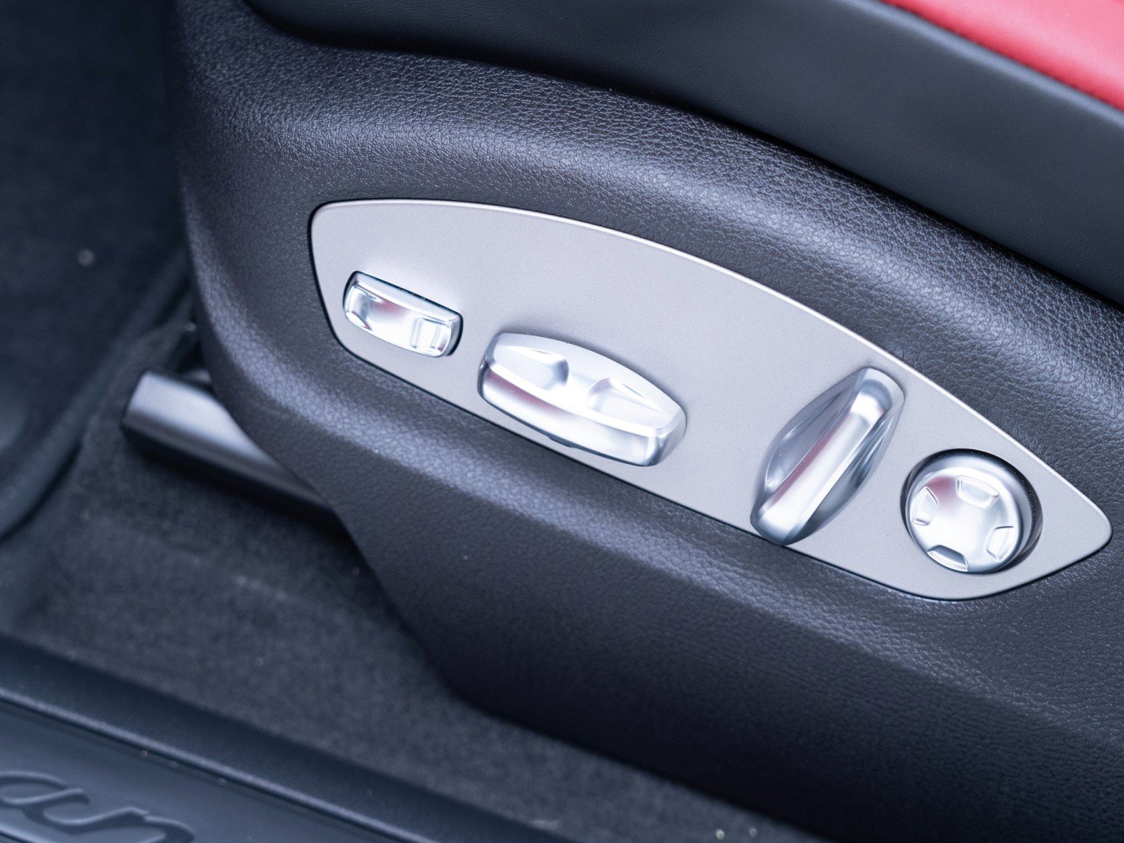 New 2026 Porsche Macan image 15