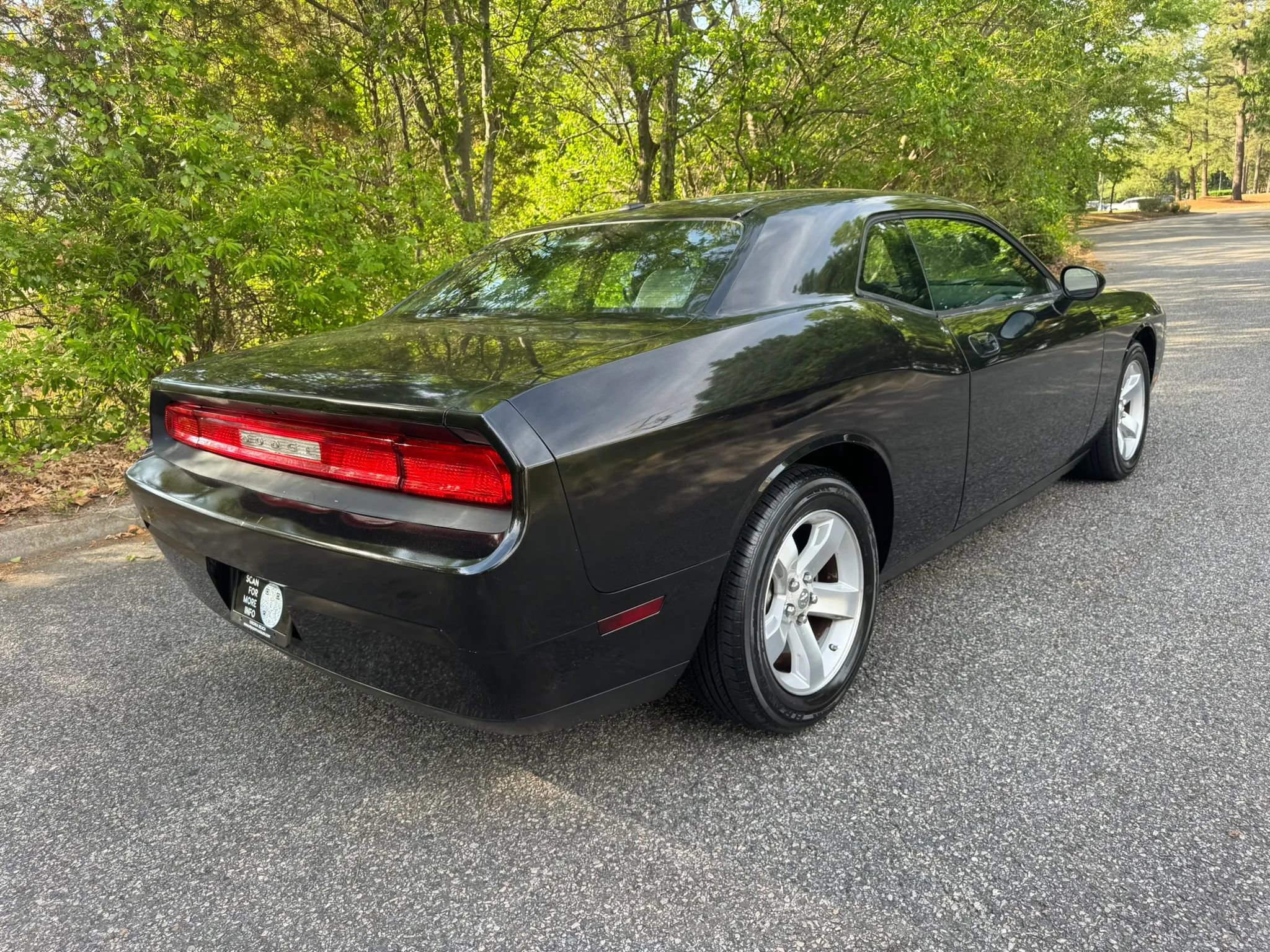 Used 2009 Dodge Challenger SE image 2