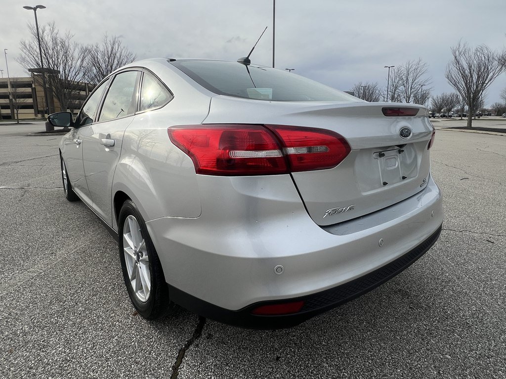Used 2015 Ford Focus SE w/ SE Cold Weather Package FWD image 3