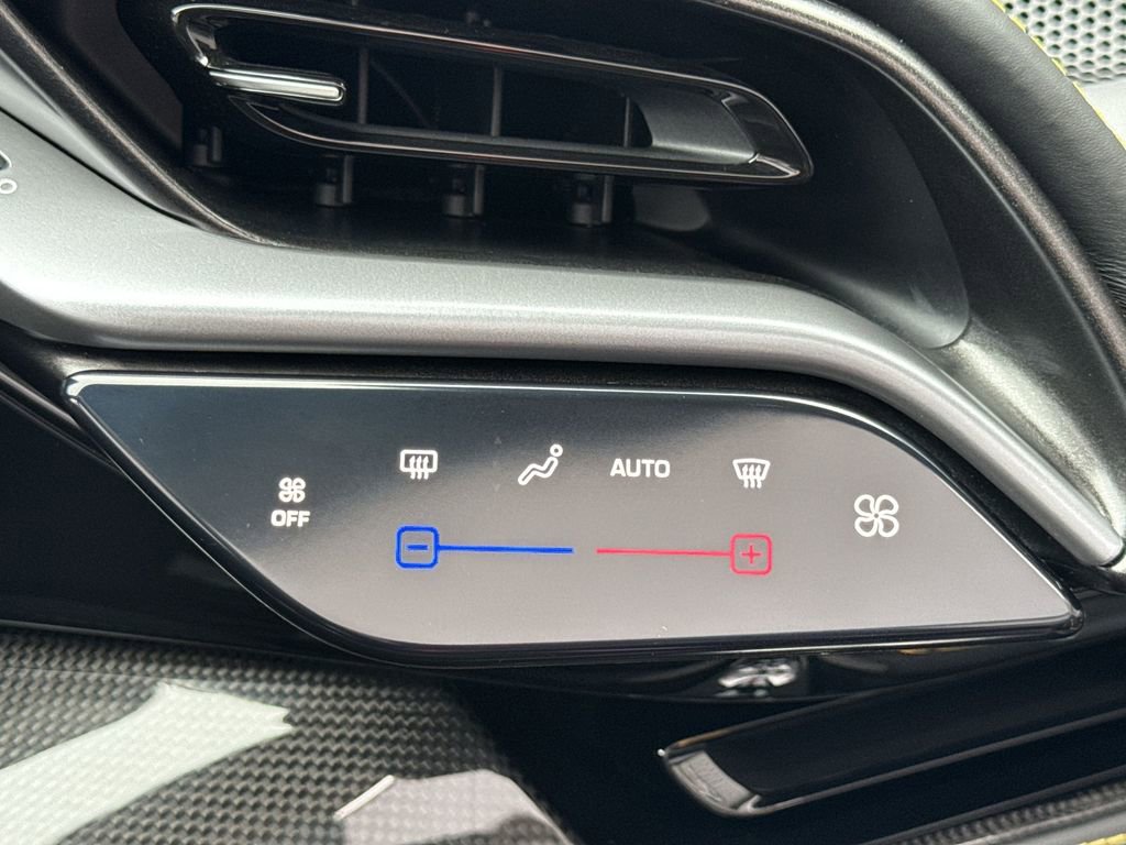 Used 2024 Ferrari SF90 Spider image 19