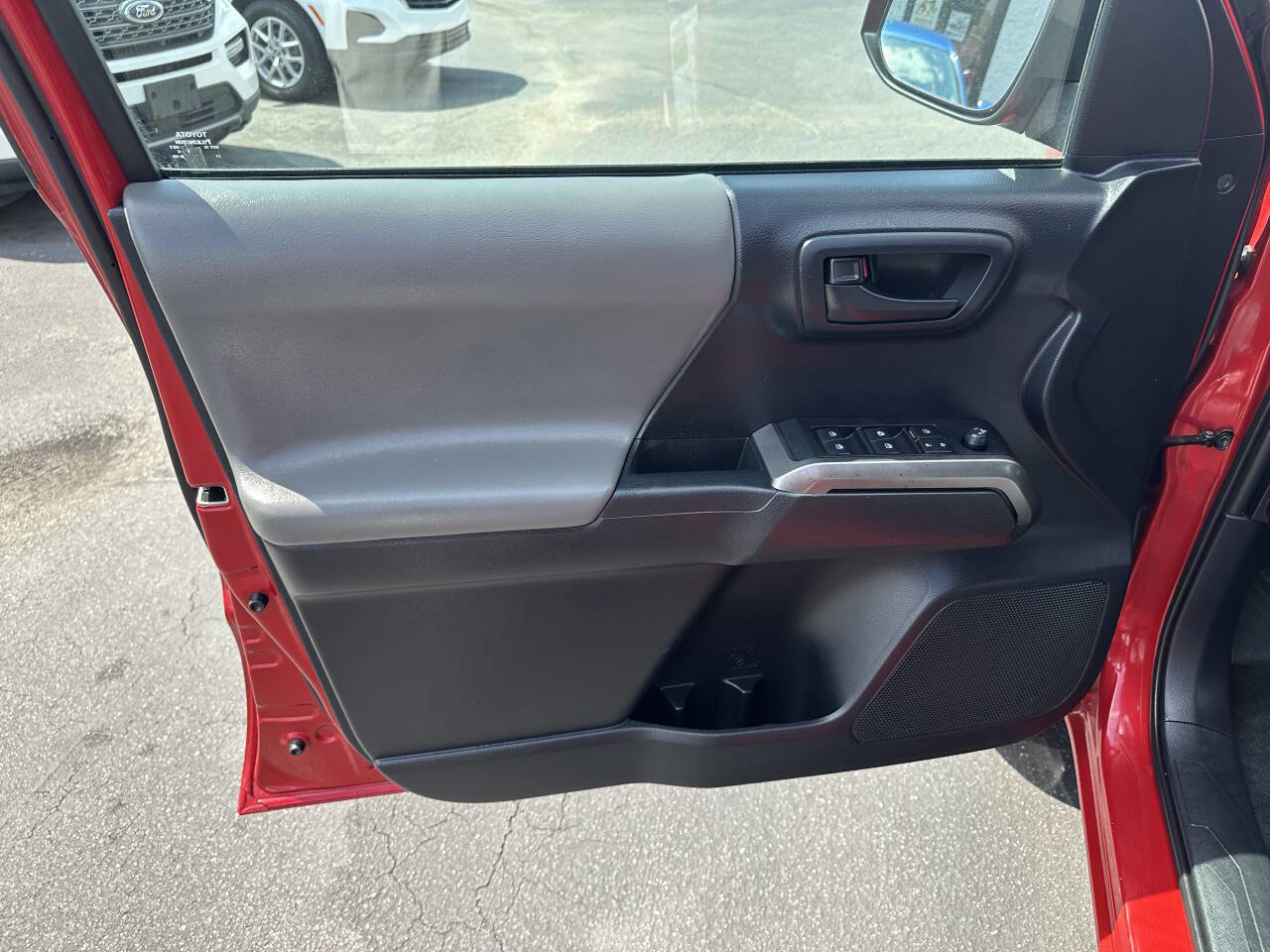 Used 2020 Toyota Tacoma SR5 image 10