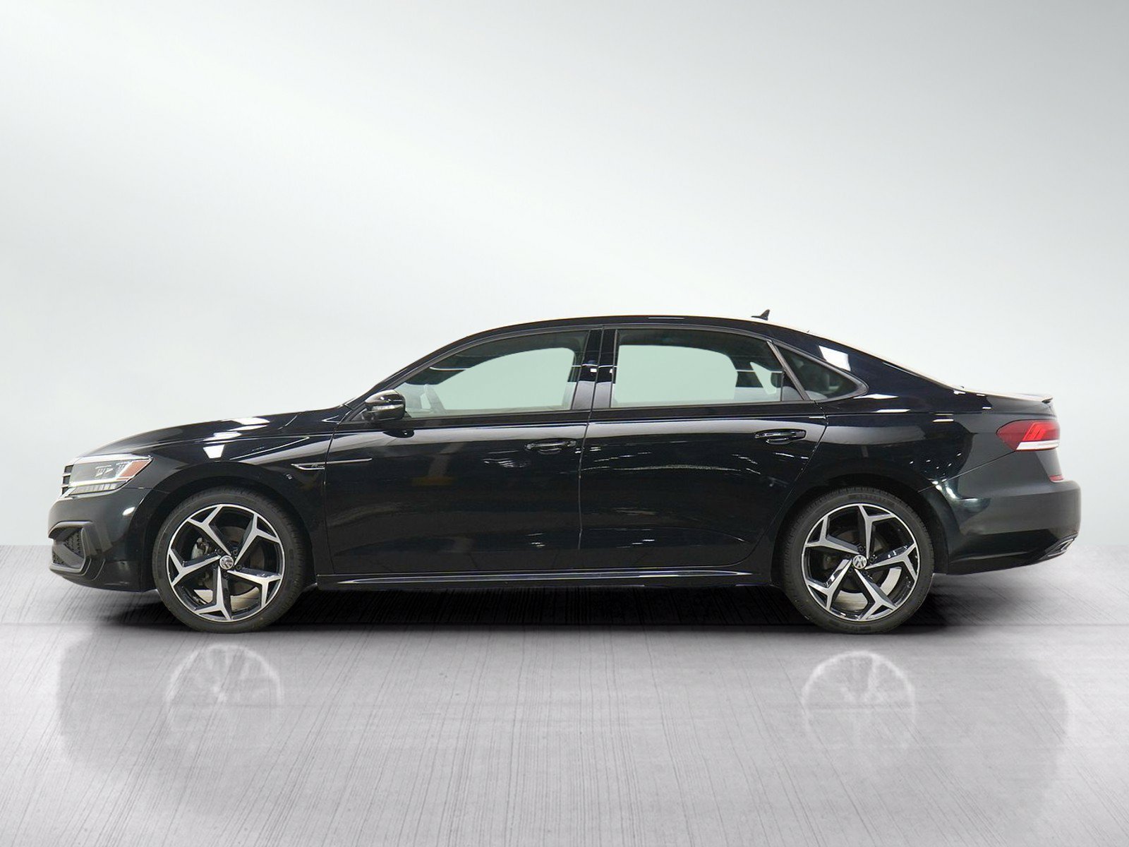 Used 2022 Volkswagen Passat 2.0T R-Line FWD image 2