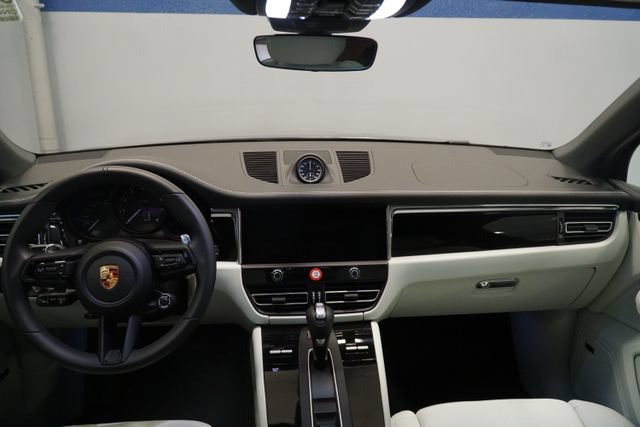 Certified 2026 Porsche Macan Turbo AWD/4WD image 17