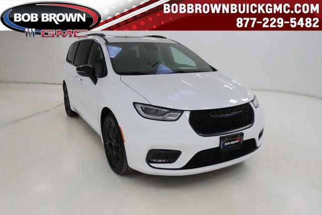 Used 2025 Chrysler Pacifica Limited image 1