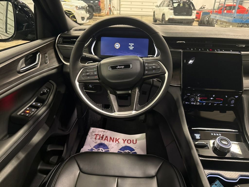 New 2025 Jeep Grand Cherokee Limited image 13