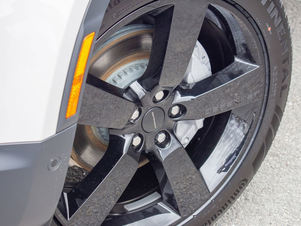 New 2026 Land Rover Defender 110 S image 9