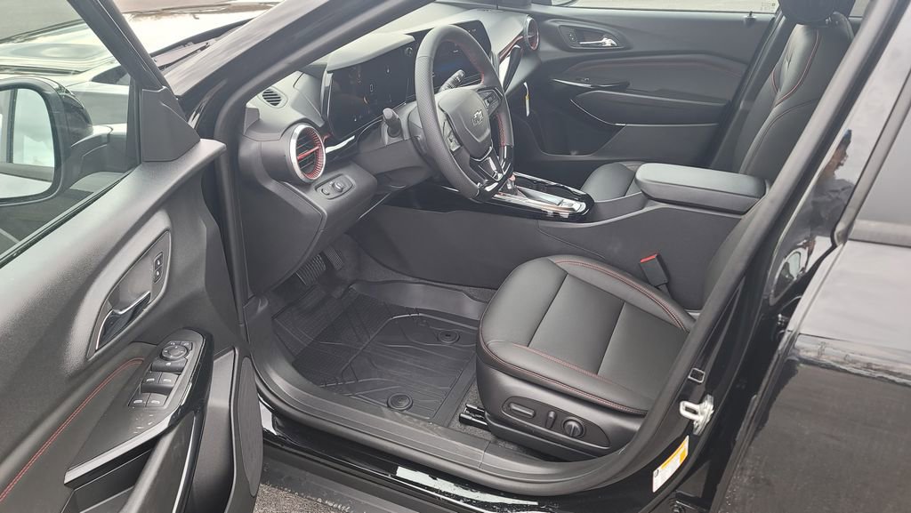 New 2026 Chevrolet Trax RS w/ Sunroof Package image 18