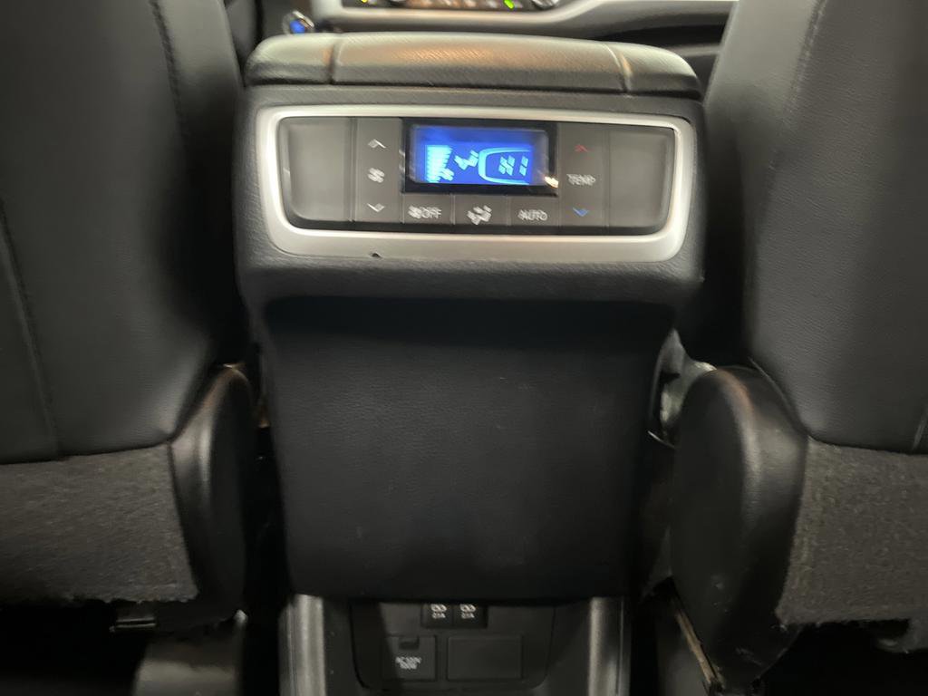 Used 2017 Toyota Highlander XLE AWD/4WD image 31