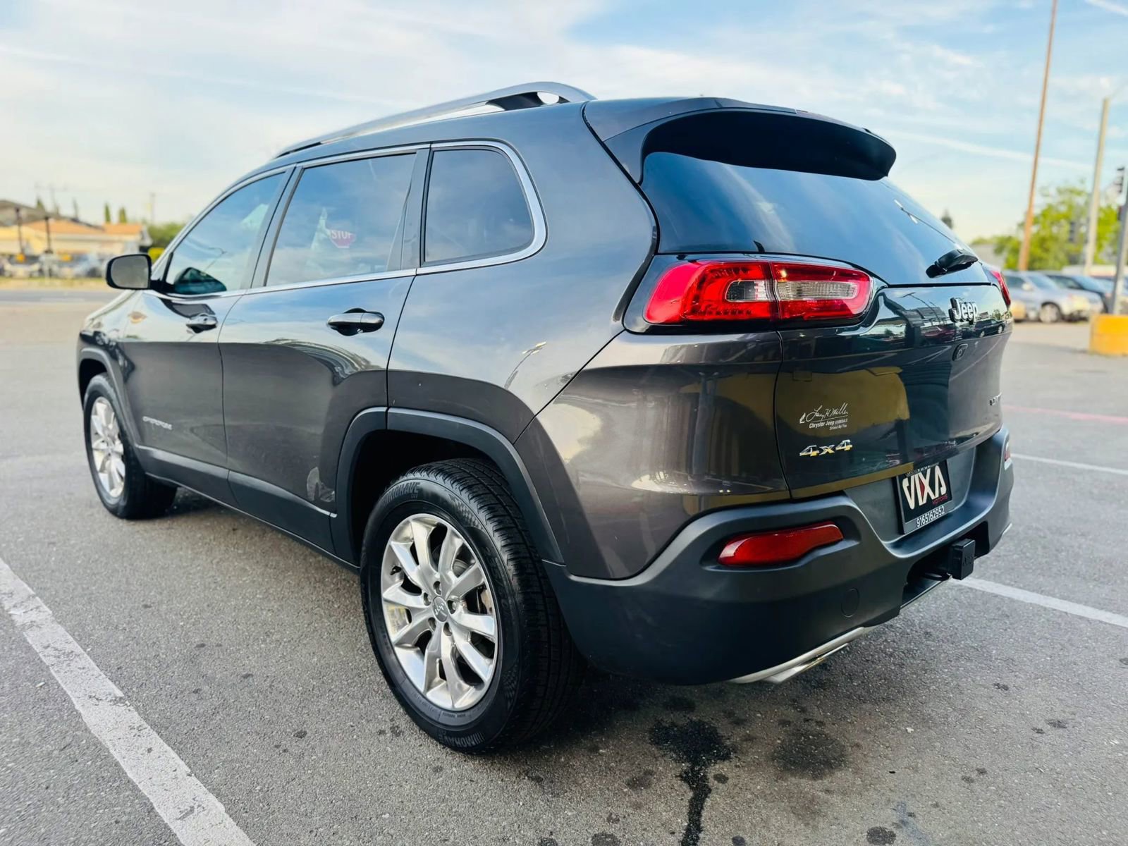 Used 2015 Jeep Cherokee Limited w/ Trailer Tow Group AWD/4WD image 7