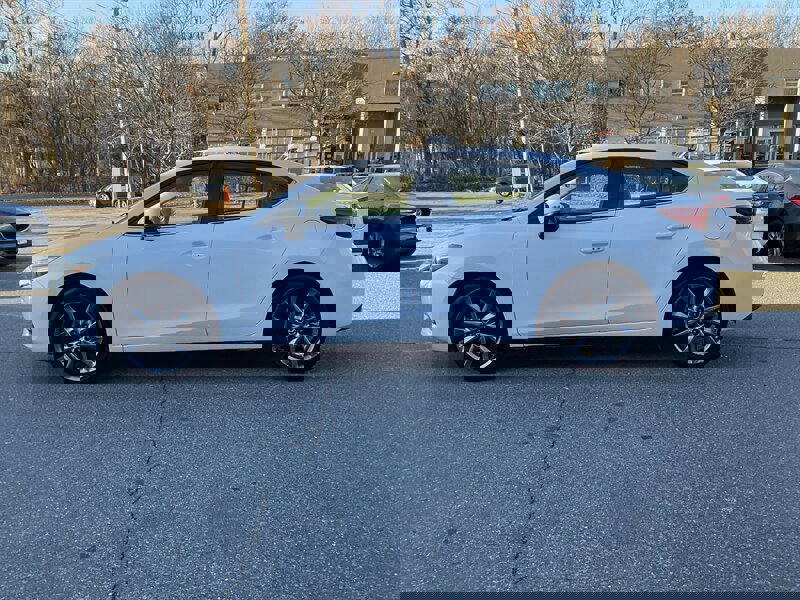 Used 2018 MAZDA MAZDA3 Touring image 8