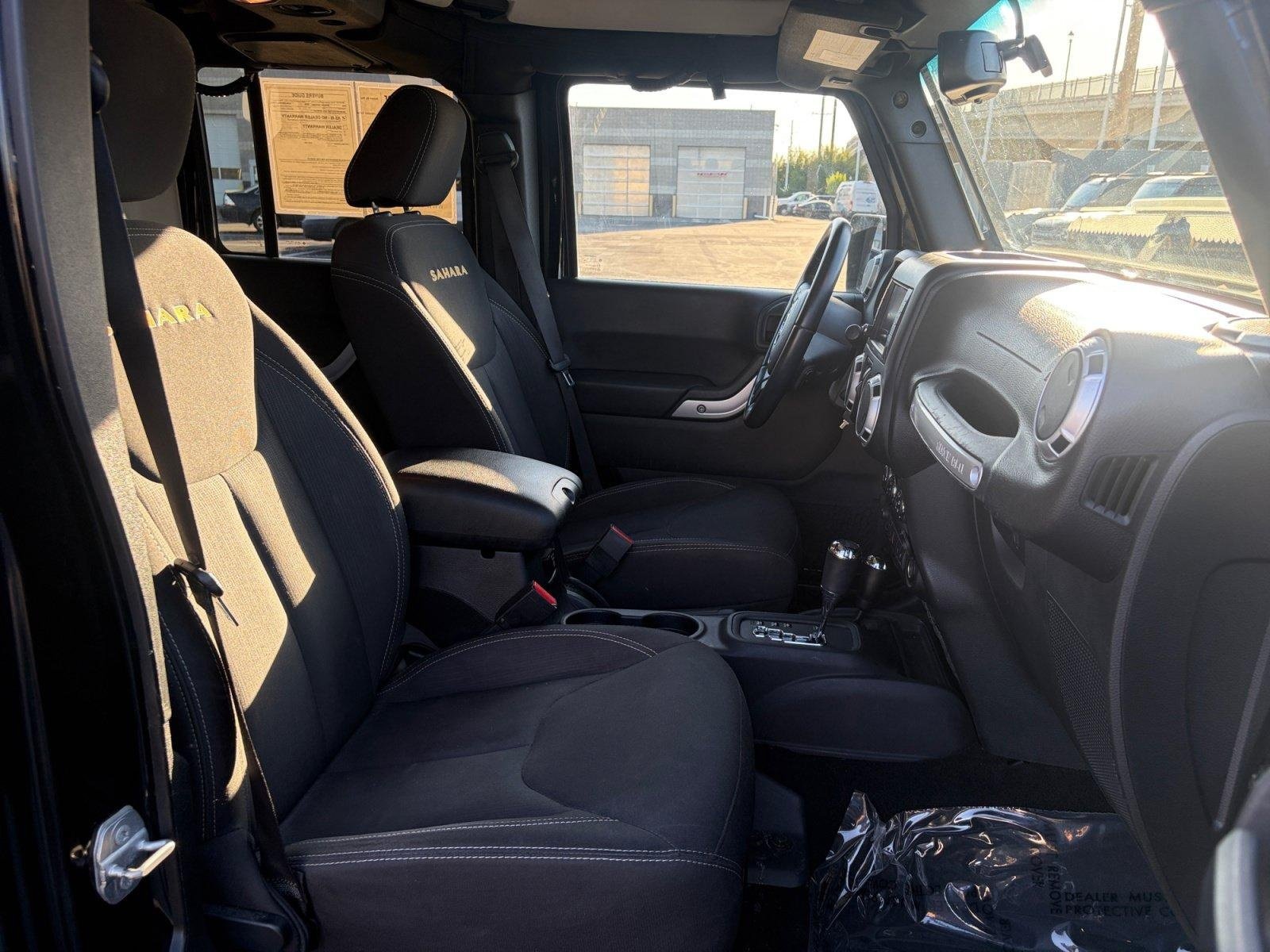 Used 2016 Jeep Wrangler Unlimited Sahara w/ Connectivity Group AWD/4WD image 26