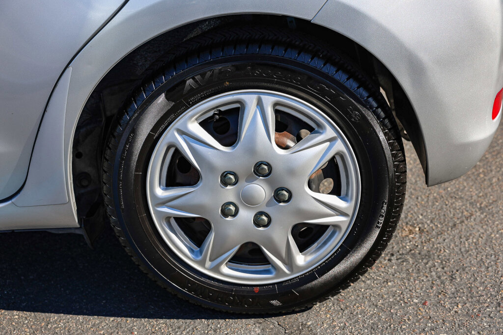 Used 2013 Toyota Yaris LE image 8