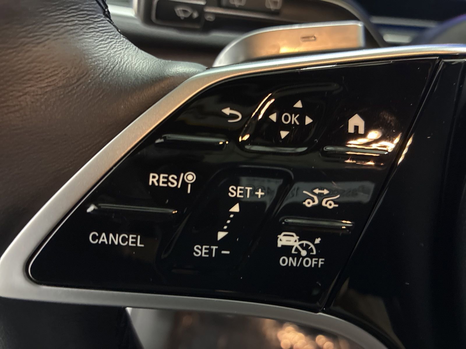 Used 2025 Mercedes-Benz GLE 450e 4MATIC image 11