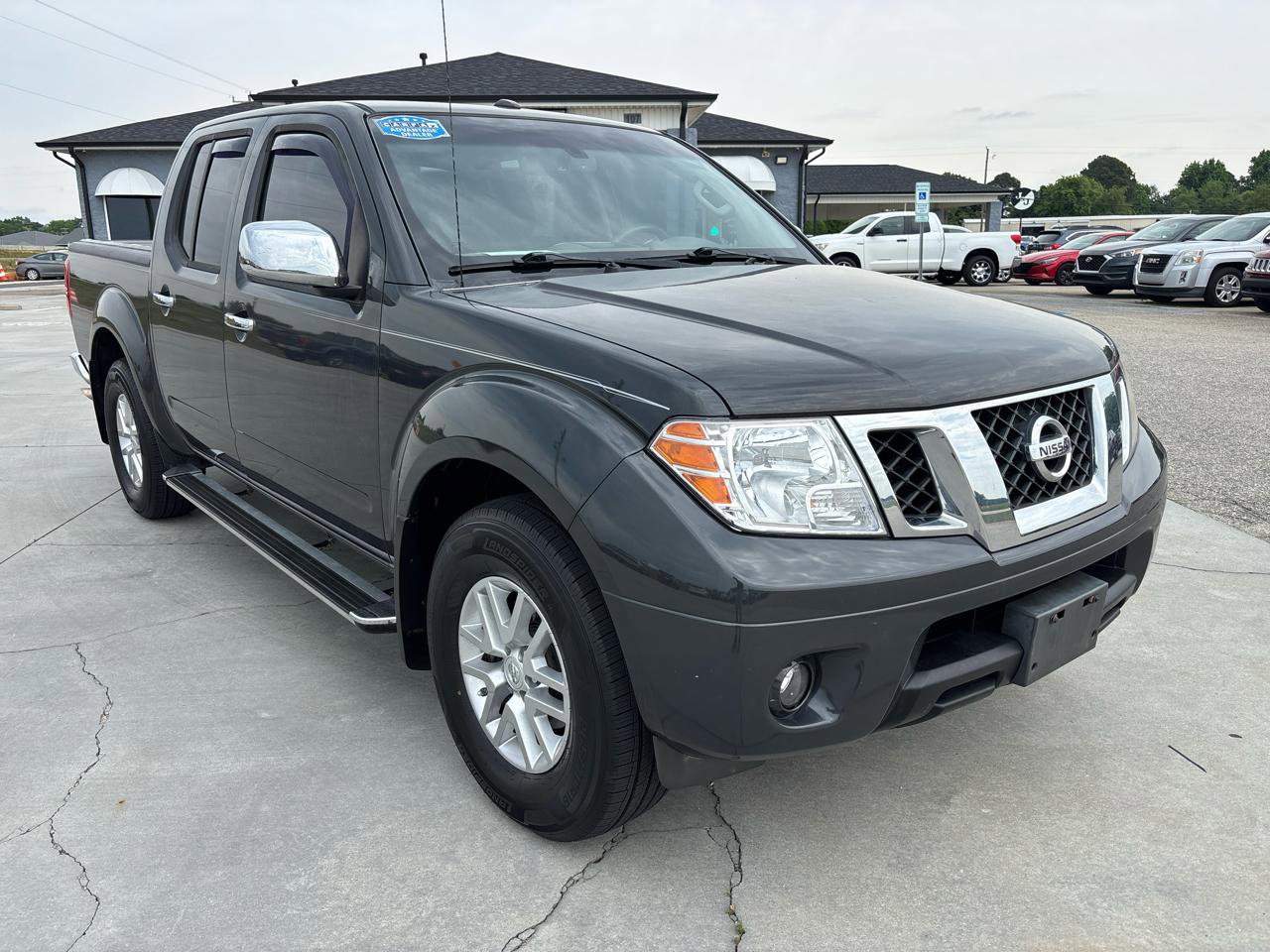 Used 2015 Nissan Frontier SV w/ SV Value Truck Package RWD image 2