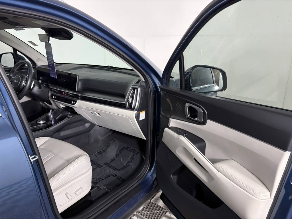 Used 2025 Kia Sorento EX image 38