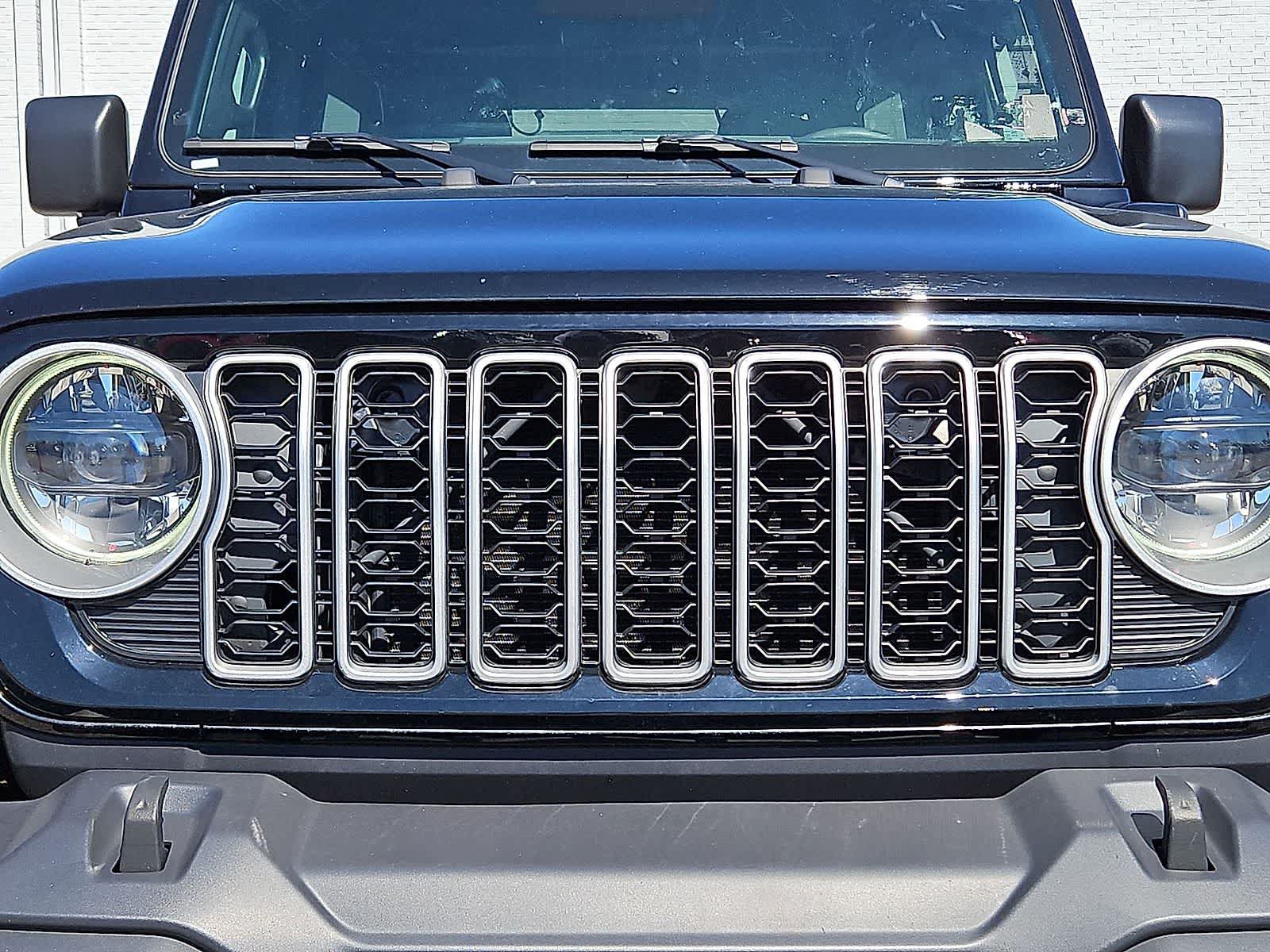 Used 2025 Jeep Wrangler Unlimited Sahara AWD/4WD image 34