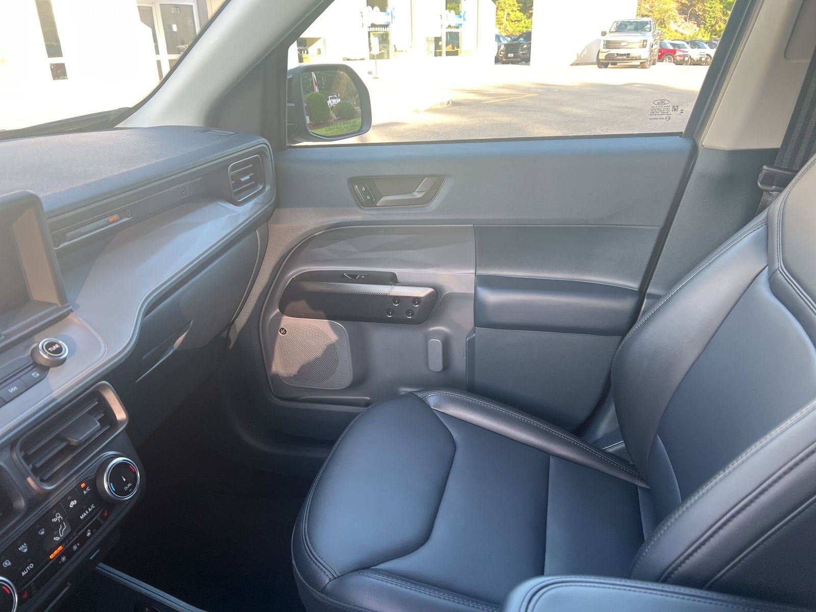 Used 2024 Ford Maverick Lariat w/ Black Appearance Package image 33