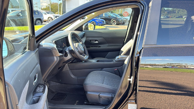 Certified 2025 Nissan Kicks SV AWD/4WD image 10