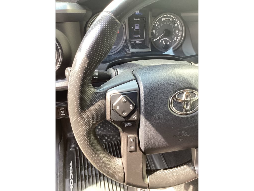 Used 2018 Toyota Tacoma TRD Sport AWD/4WD image 27