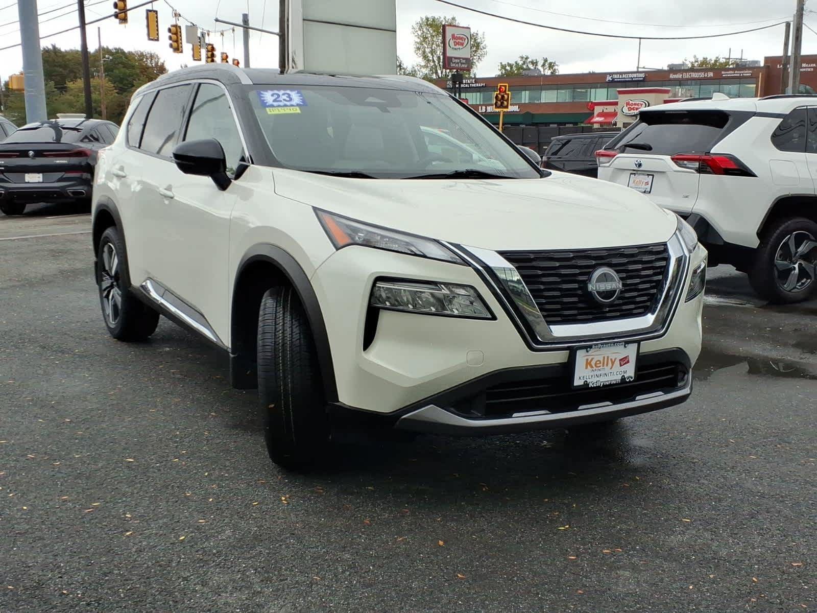 Used 2023 Nissan Rogue SL AWD/4WD image 3