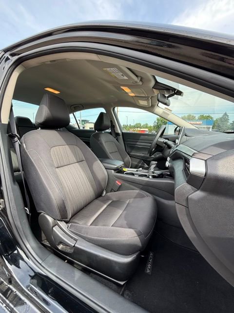 Used 2024 Nissan Altima 2.5 SV image 14
