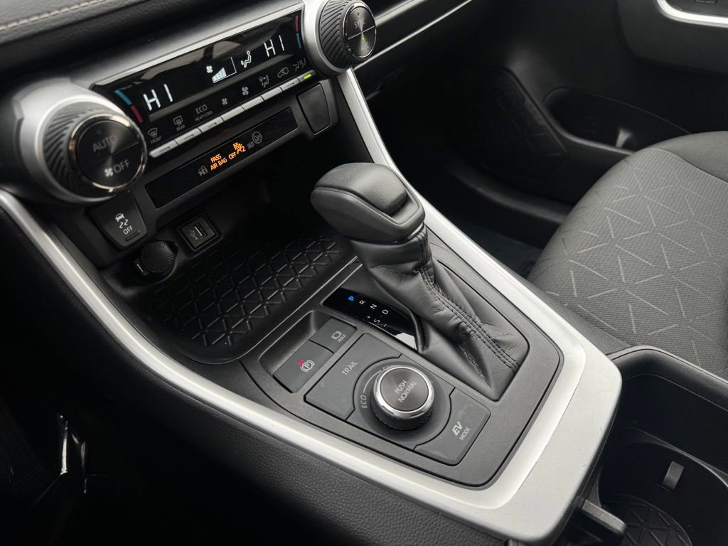 Used 2024 Toyota RAV4 AWD Hybrid image 12