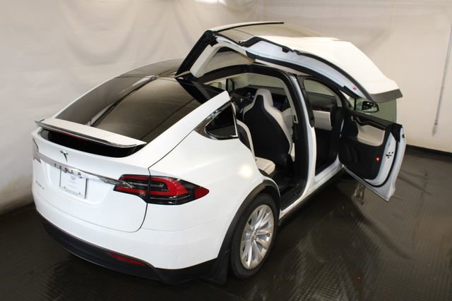 Used 2018 Tesla Model X 75D image 11