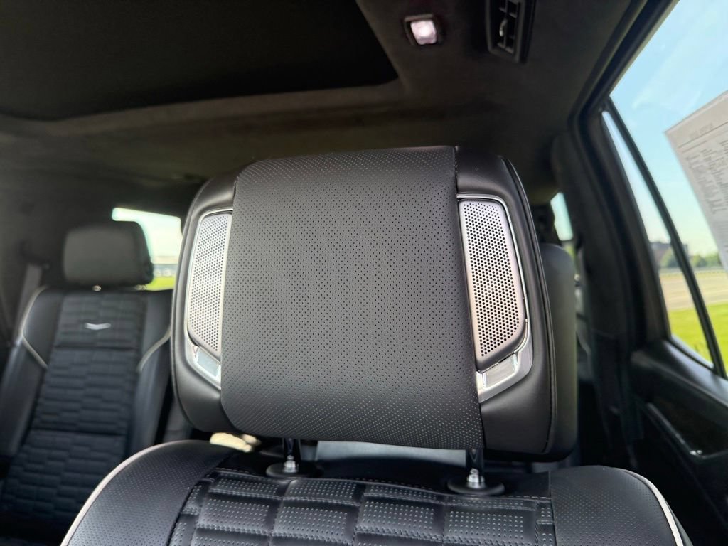 Used 2024 Cadillac Escalade Premium Luxury Platinum AWD/4WD image 28