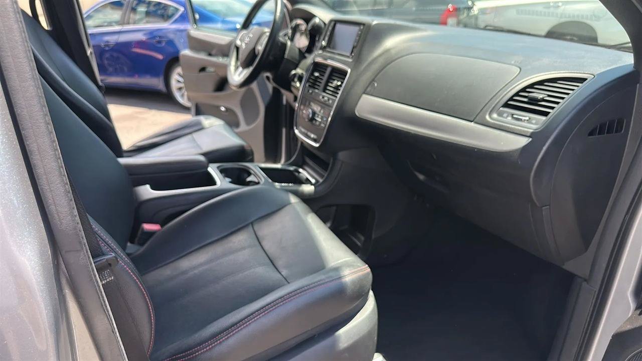Used 2018 Dodge Grand Caravan GT FWD image 34