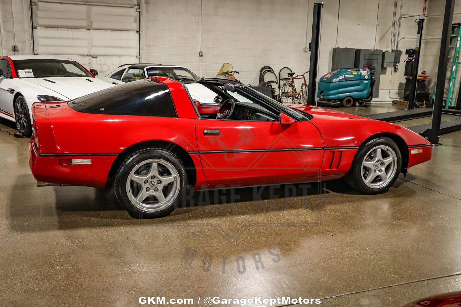 Used 1987 Chevrolet Corvette Coupe image 16