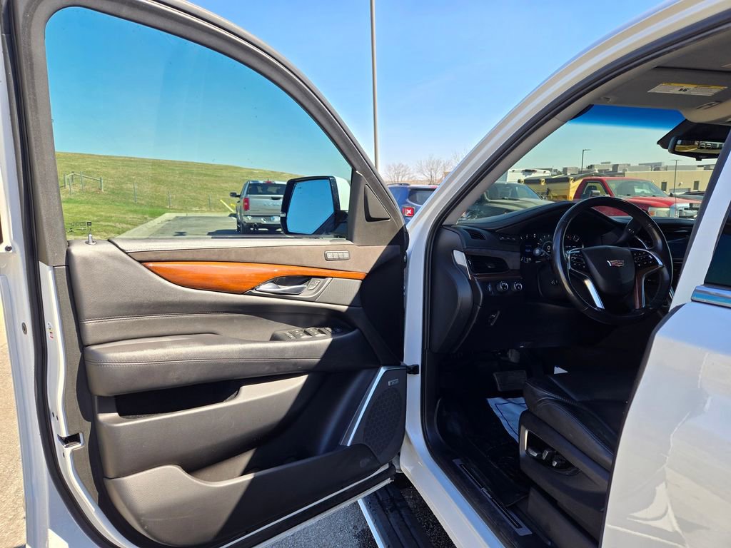 Used 2018 Cadillac Escalade ESV Premium Luxury image 14