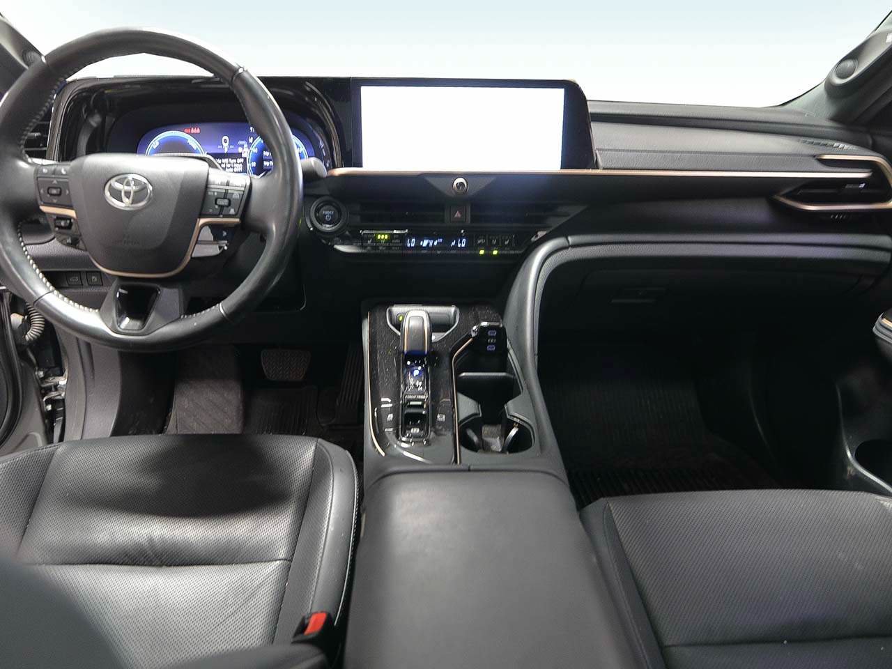 Used 2024 Toyota Crown Platinum AWD/4WD image 13