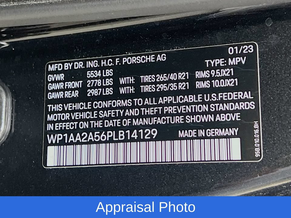 Certified 2023 Porsche Macan AWD/4WD image 33