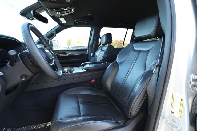 Used 2024 Jeep Wagoneer L Series II RWD image 26