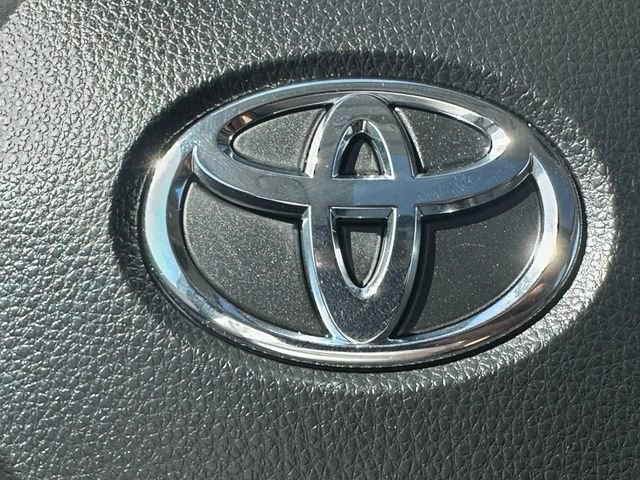Used 2022 Toyota Corolla Cross XLE w/ Convenience Package FWD image 30