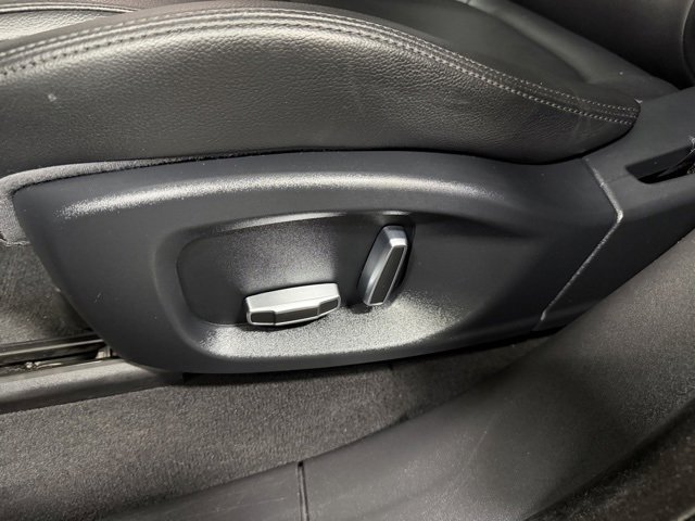 Used 2019 Jaguar F-PACE Premium image 25