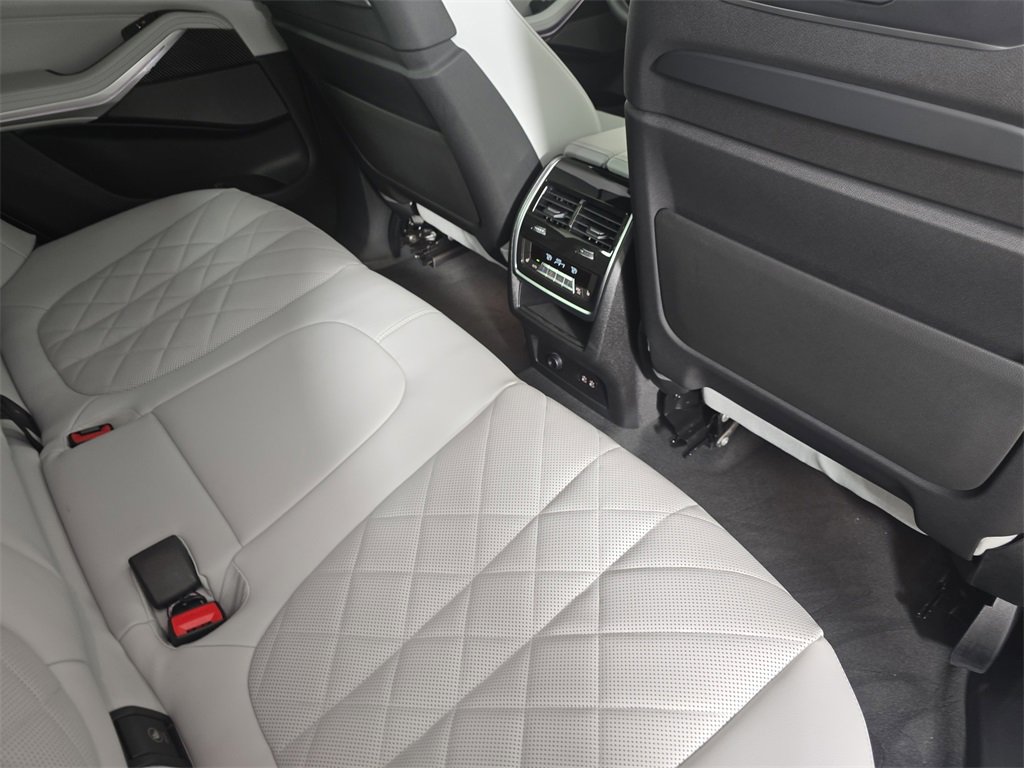 New 2026 BMW X5 M60i image 10