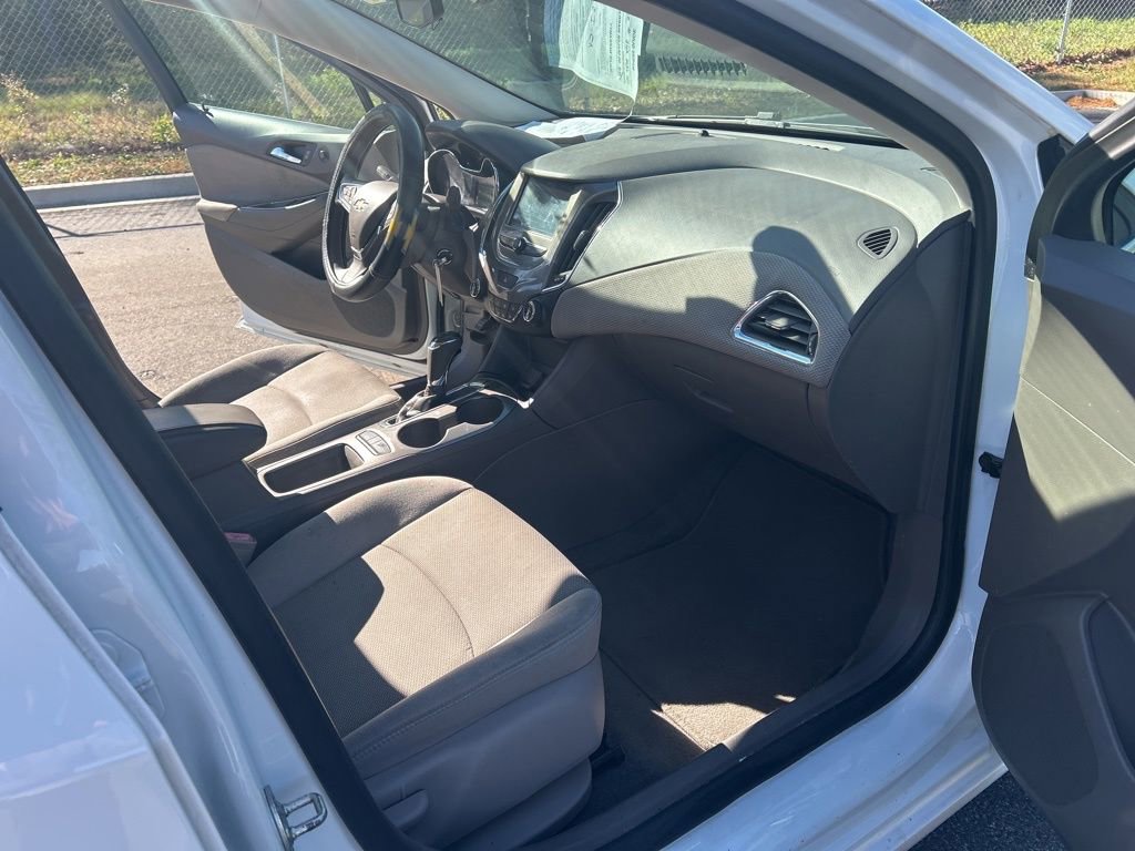 Used 2018 Chevrolet Cruze LT image 22