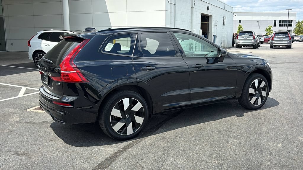 Certified 2025 Volvo XC60 T8 Plus w/ Protection Package Premier AWD/4WD image 28