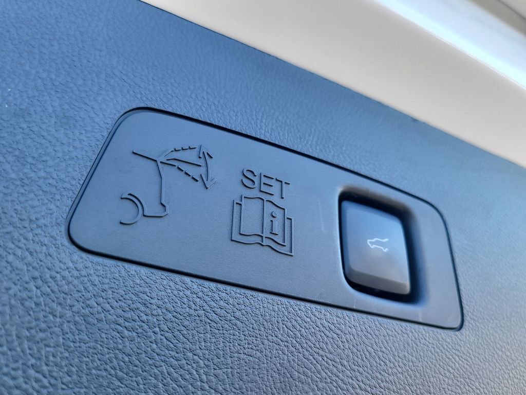 Used 2025 Lincoln Corsair Reserve w/ Jet Appearance Package image 8