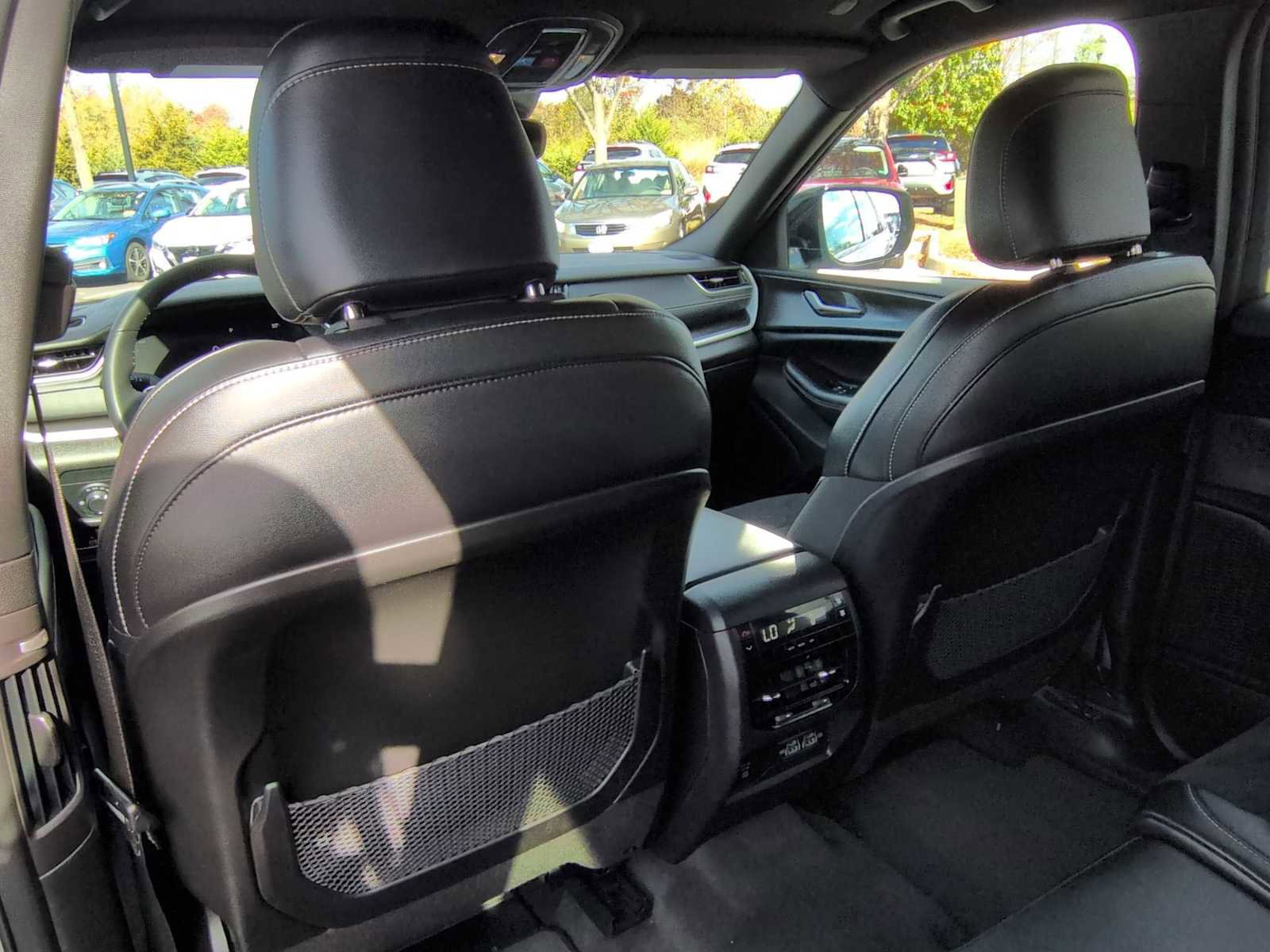 Used 2023 Jeep Grand Cherokee L Laredo image 18