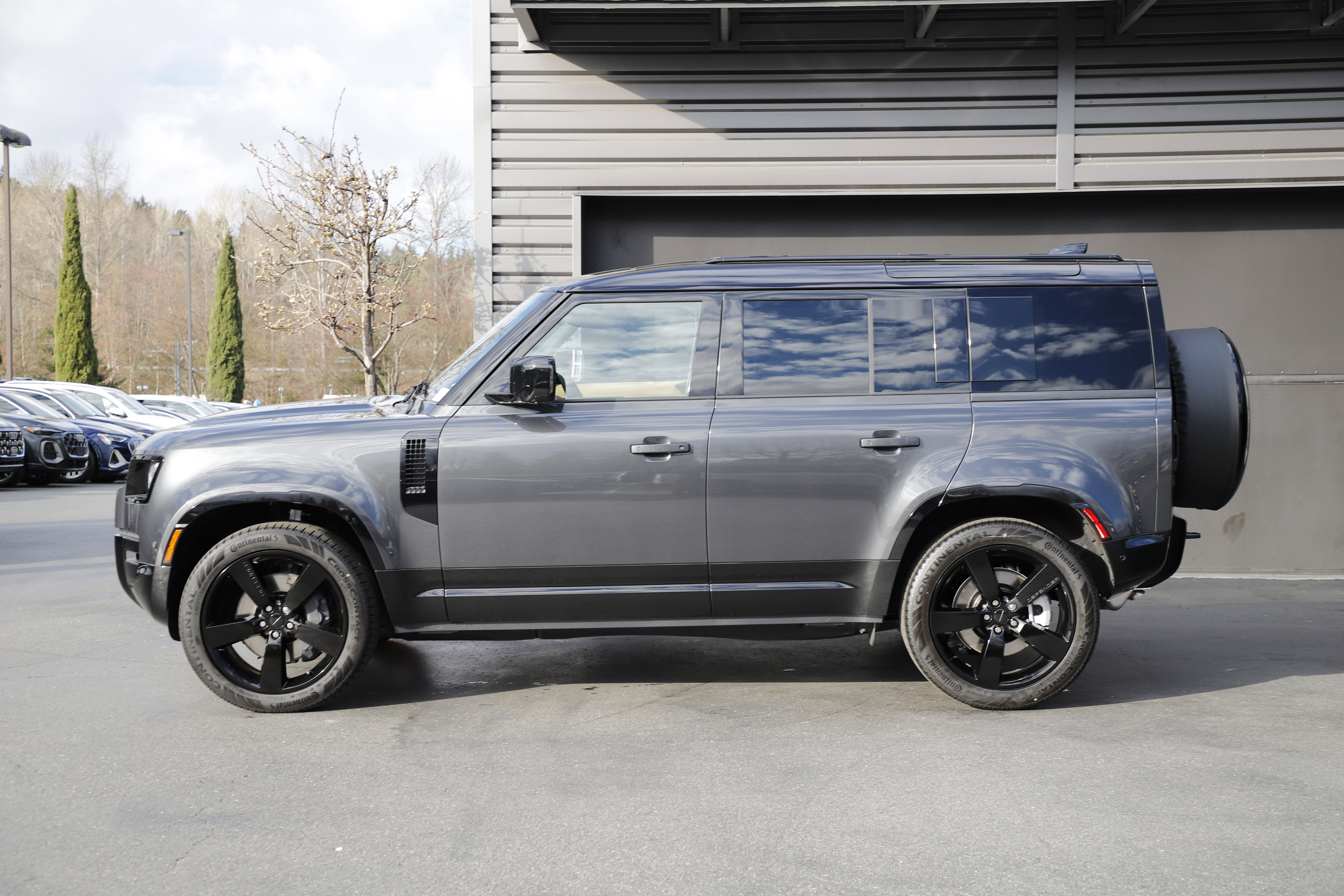 New 2026 Land Rover Defender 110 X-Dynamic SE image 5