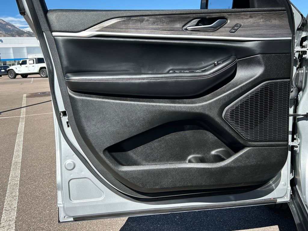 Used 2023 Jeep Grand Cherokee Limited w/ Trailer Tow Prep Group (B) image 31