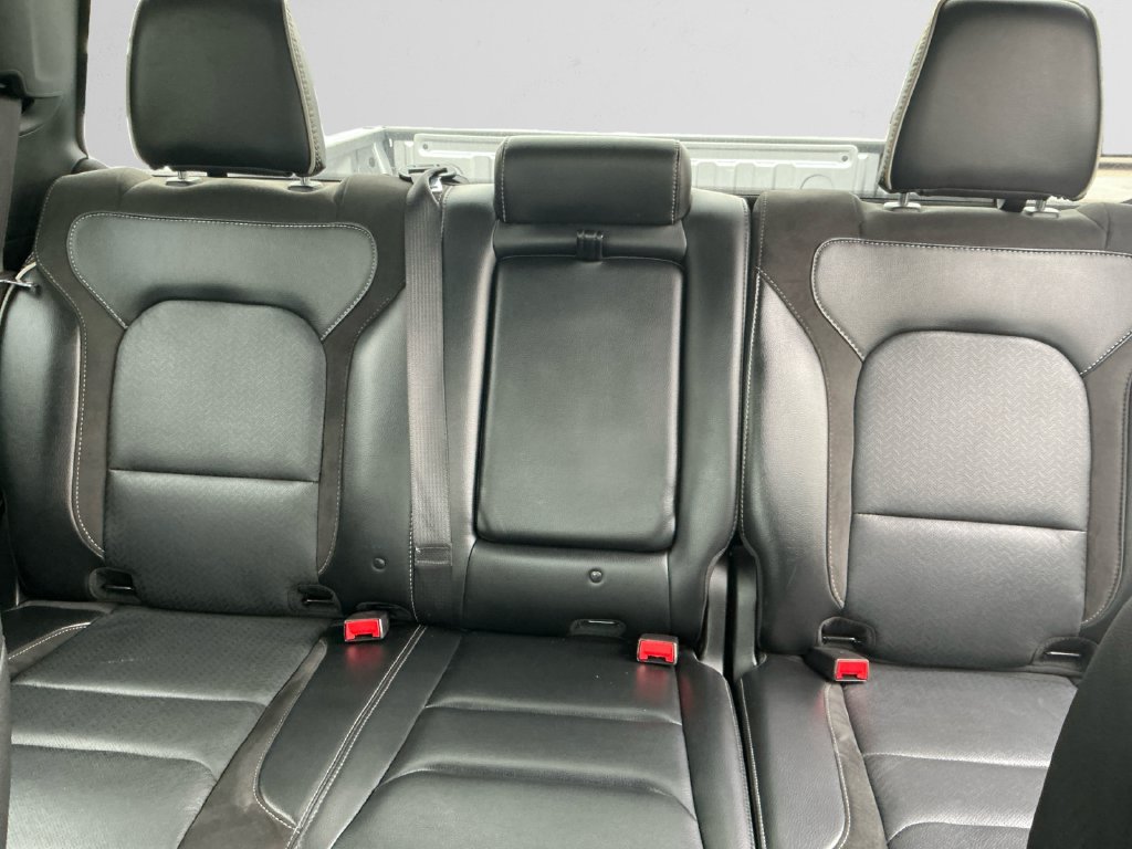 Used 2024 RAM 1500 Laramie AWD/4WD image 13