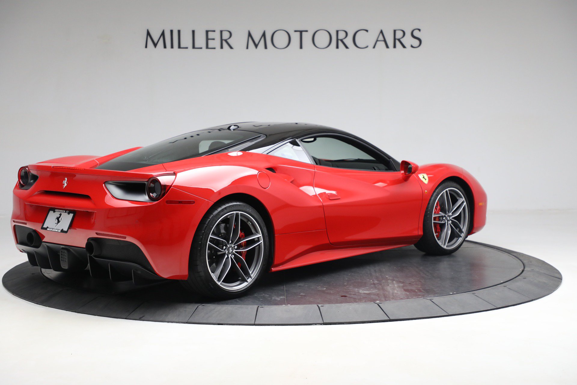 Certified 2018 Ferrari 488 GTB RWD image 8