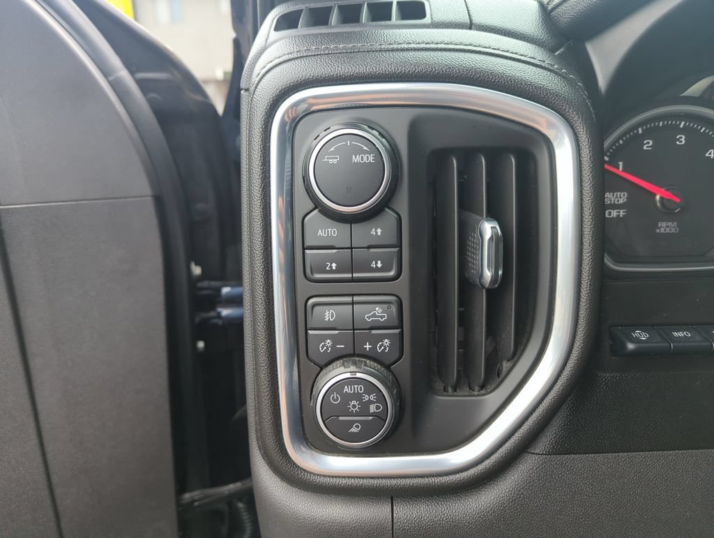 Used 2020 Chevrolet Silverado 1500 High Country w/ Technology Package AWD/4WD image 18