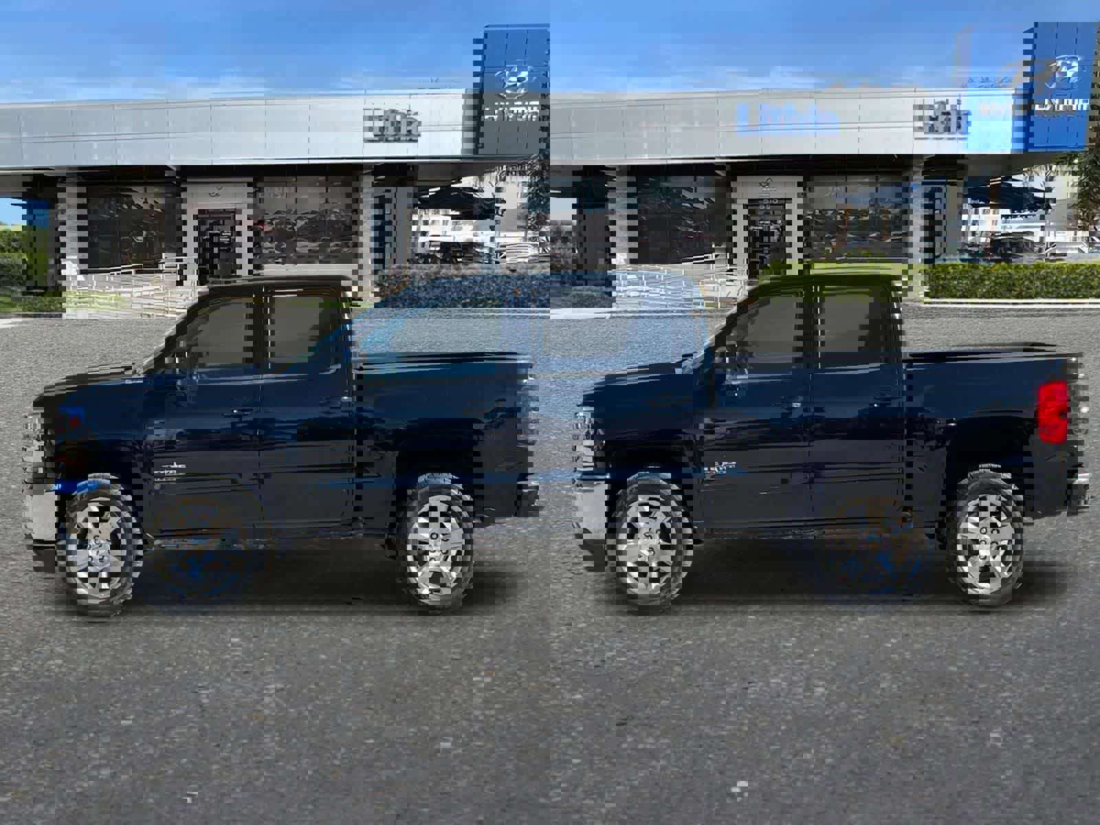 Used 2018 Chevrolet Silverado 1500 LT w/ Texas Edition RWD image 6