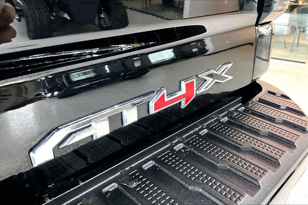Used 2024 GMC Sierra 2500 AT4X image 27